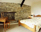 Schlafzimmer mit Doppelbett