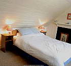 Schlafzimmer mit Doppelbett